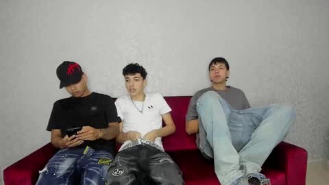 Snapshot of pelusos_mens chatting on December 13, 2024, 3:38 am CAIN-19 ALLEN-18 RONALD-18 AUSTIN-18 MOD DANTE online show from December 13, 2024, 3:38 am