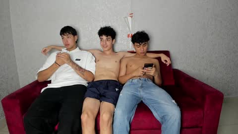 Snapshot of pelusos_mens chatting on January 7, 2025, 3:35 am CAIN-19 ALLEN-18 RONALD-18 AUSTIN-18 MOD DANTE online show from January 7, 2025, 3:35 am