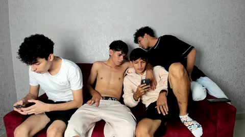 Snapshot of pelusos_mens chatting on January 15, 2025, 8:16 pm CAIN-19 ALLEN-18 RONALD-18 AUSTIN-18 MOD DANTE online show from January 15, 2025, 8:16 pm