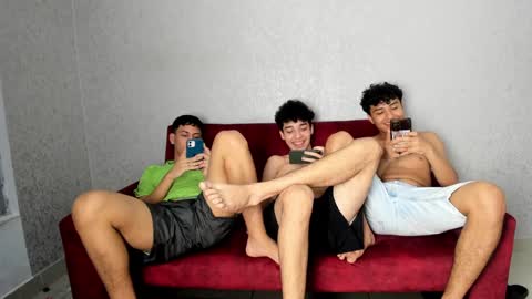 Snapshot of pelusos_mens chatting on January 16, 2025, 3:34 am CAIN-19 ALLEN-18 RONALD-18 AUSTIN-18 MOD DANTE online show from January 16, 2025, 3:34 am