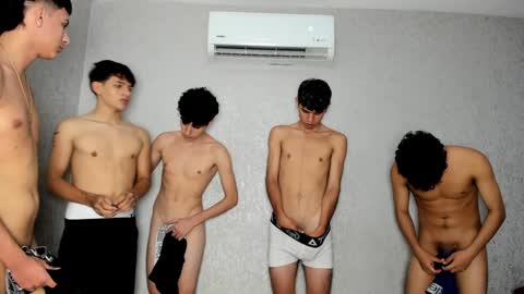 Snapshot of pelusos_mens chatting on January 29, 2025, 12:01 am CAIN-19 ALLEN-18 RONALD-18 AUSTIN-18 MOD DANTE online show from January 29, 2025, 12:01 am