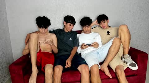 Snapshot of pelusos_mens chatting on February 3, 2025, 8:13 pm CAIN-19 ALLEN-18 RONALD-18 AUSTIN-18 MOD DANTE online show from February 3, 2025, 8:13 pm