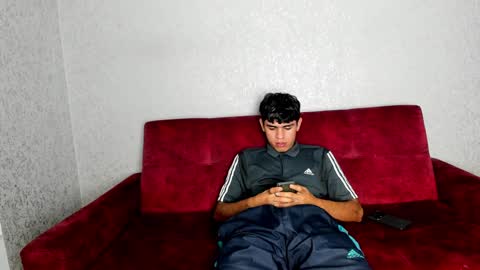 Snapshot of pelusos_mens chatting on February 4, 2025, 3:11 am CAIN-19 ALLEN-18 RONALD-18 AUSTIN-18 MOD DANTE online show from February 4, 2025, 3:11 am