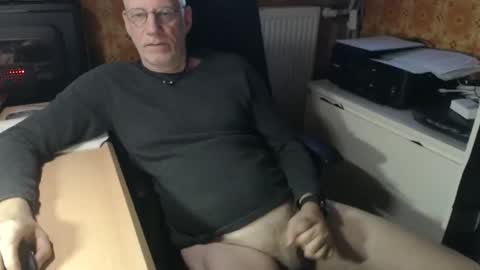 Pemue65 online show from November 12, 2025, 6:36 am