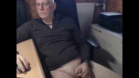 Pemue65 online show from December 15, 2025, 8:18 am