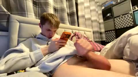 Penguin online show from December 2, 2025, 9:10 pm