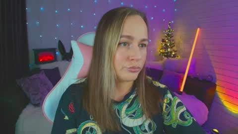 Dia  online show from December 8, 2024, 6:28 pm