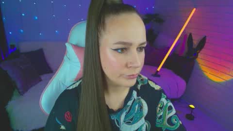 Dia  online show from October 13, 2025, 8:53 pm