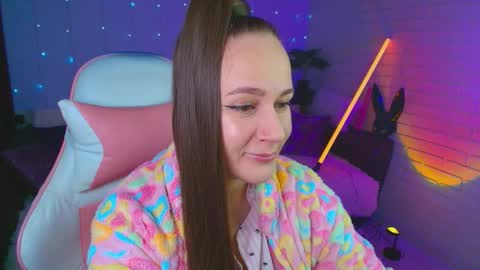 Dia  online show from November 4, 2025, 5:17 am