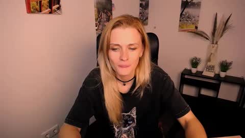 Mia online show from September 9, 2025, 6:35 am