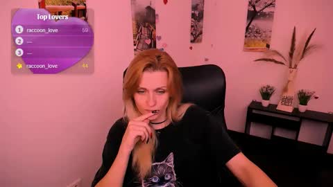 Mia online show from September 19, 2025, 4:58 am