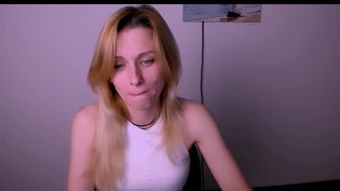 Mia online show from November 20, 2025, 6:18 pm