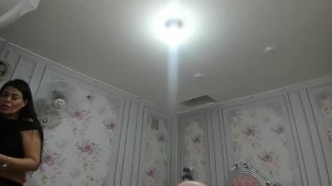 PERLA online show from February 18, 2025, 6:58 pm