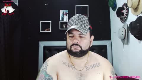 Snapshot of perverseveteranmanxxx chatting on December 30, 2024, 4:20 am Carlos online show from December 30, 2024, 4:20 am