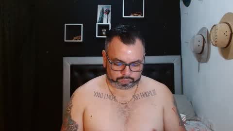 Snapshot of perverseveteranmanxxx chatting on January 27, 2025, 1:05 am Carlos online show from January 27, 2025, 1:05 am