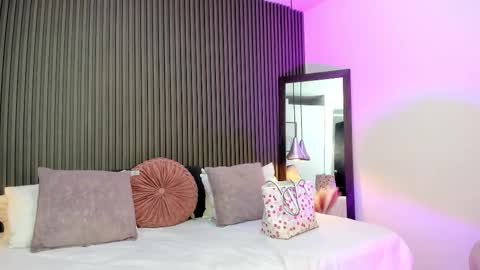 Snapshot of pervert_lizza chatting on October 22, 2025, 11:32 am Lizza online show from October 22, 2025, 11:32 am