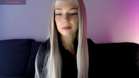 Isabella online show from December 17, 2025, 7:14 am