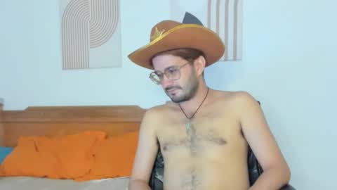 Snapshot of peter_x_annaud chatting on October 31, 2025, 9:27 pm FELIPE online show from October 31, 2025, 9:27 pm