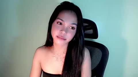 Snapshot of petite_angelx chatting on September 18, 2025, 11:12 am angel online show from September 18, 2025, 11:12 am