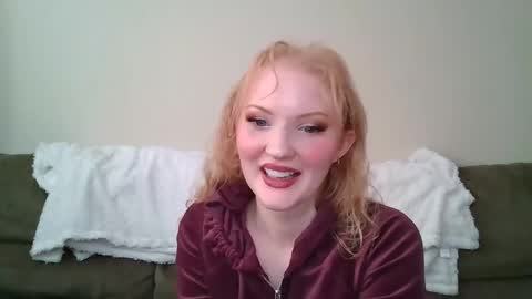 Snapshot of petite_cupcake chatting on January 28, 2025, 7:00 pm Little cupcake online show from January 28, 2025, 7:00 pm
