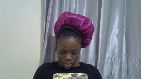 petite_melan online show from October 19, 2025, 2:01 am