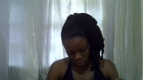 petite_melan online show from November 6, 2025, 8:04 am