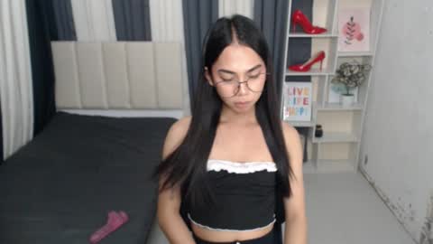 Yukie online show from October 17, 2025, 6:49 am