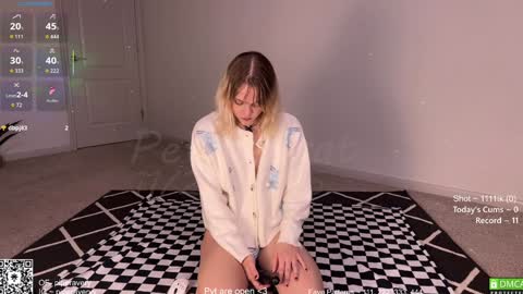 Snapshot of petitebrat chatting on November 22, 2025, 8:02 am PiperAvery online show from November 22, 2025, 8:02 am