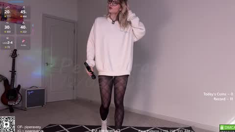 Snapshot of petitebrat chatting on December 2, 2025, 6:36 pm PiperAvery online show from December 2, 2025, 6:36 pm