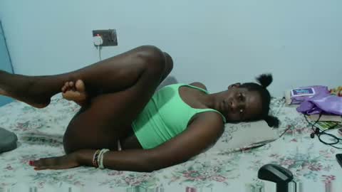 Snapshot of petitegirly12 chatting on March 6, 2025, 5:33 pm petitegirly12 online show from March 6, 2025, 5:33 pm