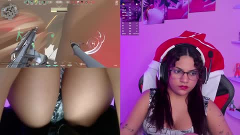 Snapshot of petitesofia_ chatting on December 15, 2024, 9:42 pm Sofia online show from December 15, 2024, 9:42 pm