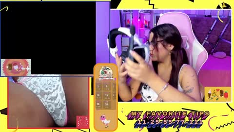Snapshot of petitesofia_ chatting on January 2, 2025, 1:08 pm Sofia online show from January 2, 2025, 1:08 pm