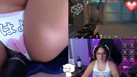 Snapshot of petitesofia_ chatting on February 20, 2025, 6:13 pm Sofia online show from February 20, 2025, 6:13 pm
