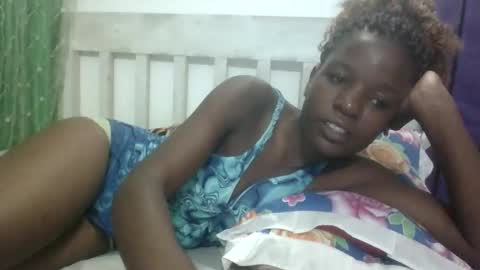 petitesweetchiq online show from October 25, 2025, 8:36 pm