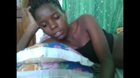 petitesweetchiq online show from October 30, 2025, 11:00 am