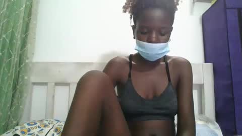 petitesweetchiq online show from November 16, 2025, 6:13 pm