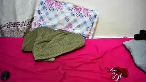 petitetasha online show from November 3, 2025, 10:49 am