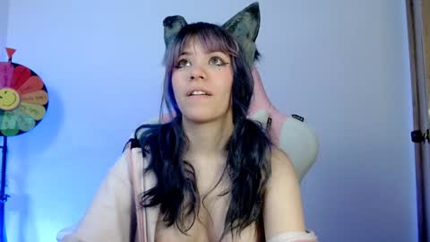 Snapshot of petra_butterfly chatting on January 9, 2025, 11:24 pm i.. .U can call me Nick .... Help me to reach 200 thumbs up online show from January 9, 2025, 11:24 pm