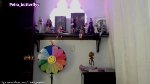 Snapshot of petra_butterfly chatting on March 11, 2025, 4:10 am i.. .U can call me Nick .... Help me to reach 200 thumbs up online show from March 11, 2025, 4:10 am