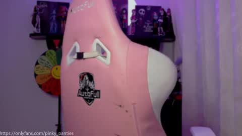 Snapshot of petra_butterfly chatting on September 16, 2025, 1:17 am i.. .U can call me Nick .... Help me to reach 200 thumbs up online show from September 16, 2025, 1:17 am