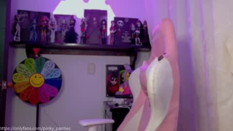 Snapshot of petra_butterfly chatting on September 17, 2025, 12:12 am i.. .U can call me Nick .... Help me to reach 200 thumbs up online show from September 17, 2025, 12:12 am