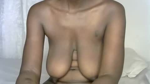 Snapshot of pettite_cora1 chatting on November 17, 2025, 3:29 pm pettite_cora1 online show from November 17, 2025, 3:29 pm