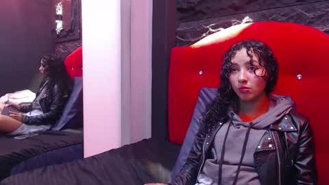 Snapshot of pettymoon chatting on October 24, 2025, 1:29 pm Moon online show from October 24, 2025, 1:29 pm