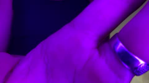 PHILLIP online show from November 24, 2025, 12:05 pm