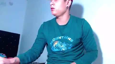 Snapshot of phoenixgnz08 chatting on December 20, 2024, 12:05 pm AdnierGnz online show from December 20, 2024, 12:05 pm