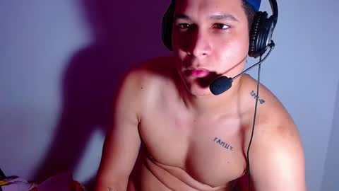 Snapshot of phoenixgnz08 chatting on December 21, 2024, 12:27 pm AdnierGnz online show from December 21, 2024, 12:27 pm