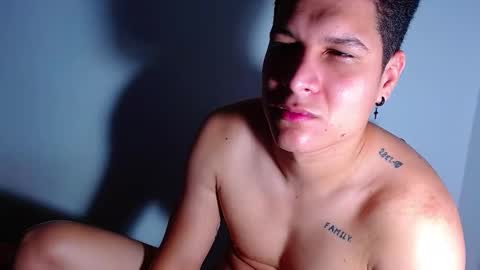 Snapshot of phoenixgnz08 chatting on December 22, 2024, 1:00 pm AdnierGnz online show from December 22, 2024, 1:00 pm