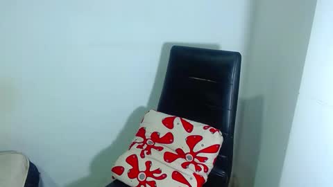 Snapshot of phoenixgnz08 chatting on January 25, 2025, 6:24 pm AdnierGnz online show from January 25, 2025, 6:24 pm