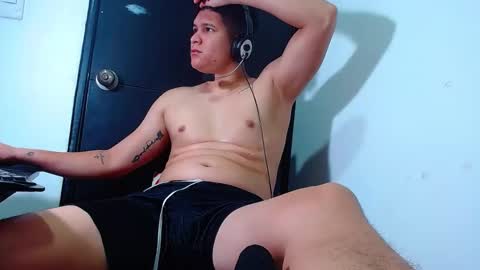 Snapshot of phoenixgnz08 chatting on February 6, 2025, 6:02 pm AdnierGnz online show from February 6, 2025, 6:02 pm