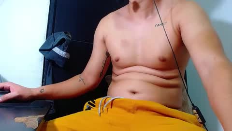 Snapshot of phoenixgnz08 chatting on February 16, 2025, 4:10 pm AdnierGnz online show from February 16, 2025, 4:10 pm